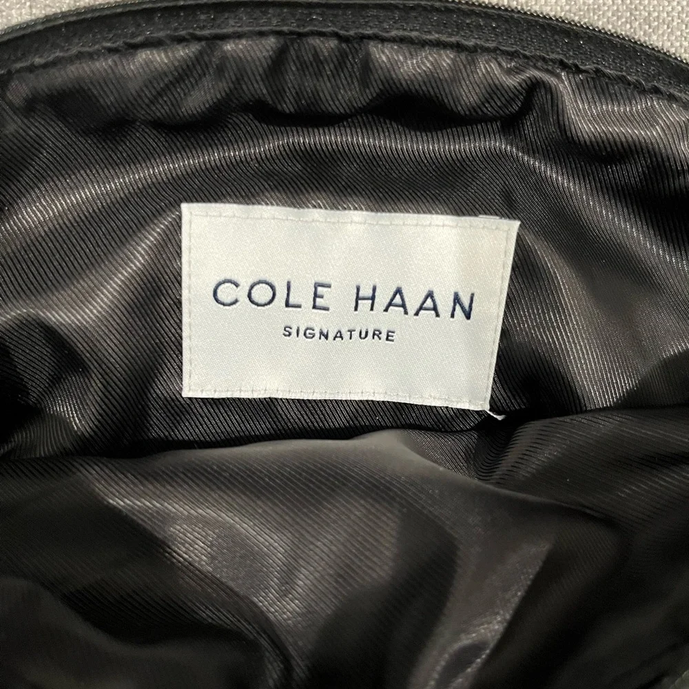New Without Tag COLE HAAN Signature Black Makeup Bag And Travel Bag - Picture 3 of 3
